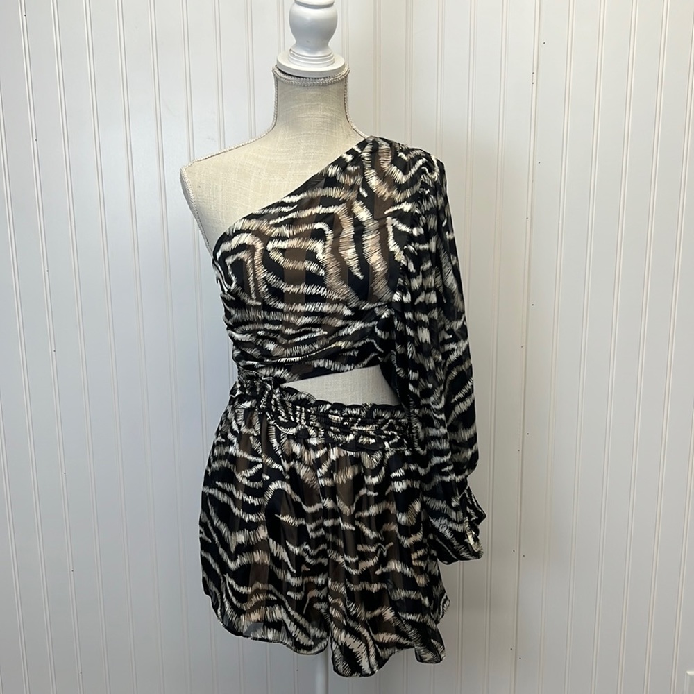 Elliatt Divinity Romper Animal Print Sample One Shoulder side Cut Out Sz‎ S